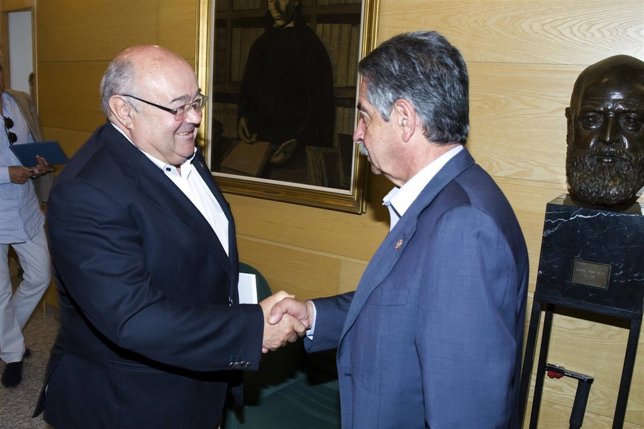 El presidente cántabro, Miguel Ángel Revilla, y rector UC, José Carlos Gómez Sal