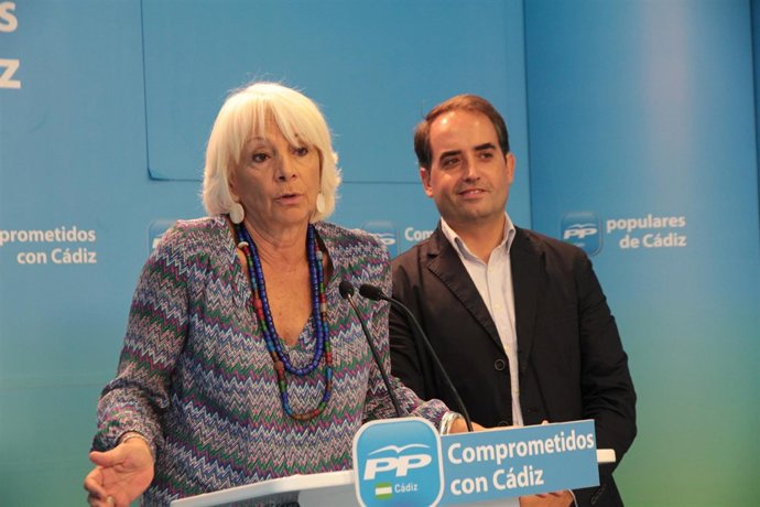 Teófila Martínez en rueda de prensa