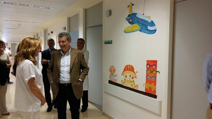 El consejero de Sanidad visita el centro de salud y el Hospital de Barbastro