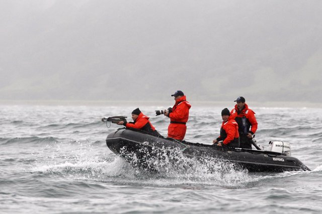 PUTIN SE SUMERGE EN EL FONDO DEL MAR EN UN BATISCAFO