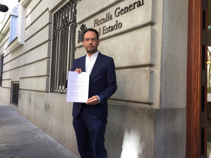 Antonio Hernando en la Fiscalía por la denuncia a Fernández Díaz