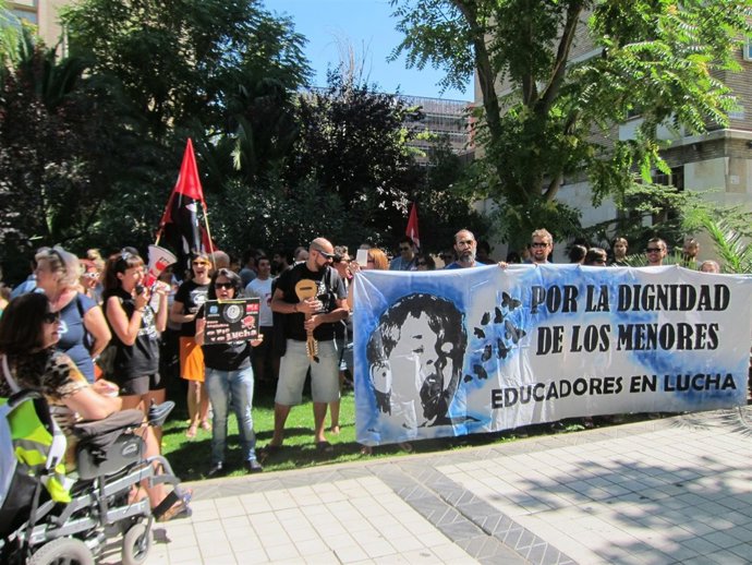 Concentración del Centro de Observación y Acogida de menores (COA)