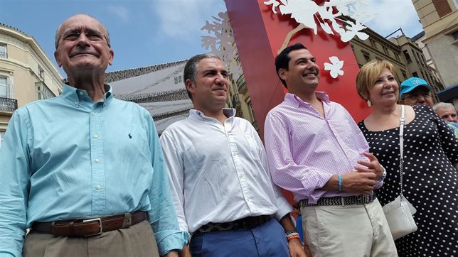 De la Torre, Elías Bendodo, Juanma Moreno y Celia Villalobos en la Feria Málaga