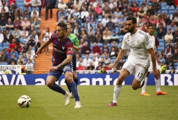 Arbeloa defendiendo.