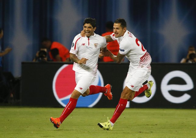 Ever Banega y Vitolo (Sevilla)