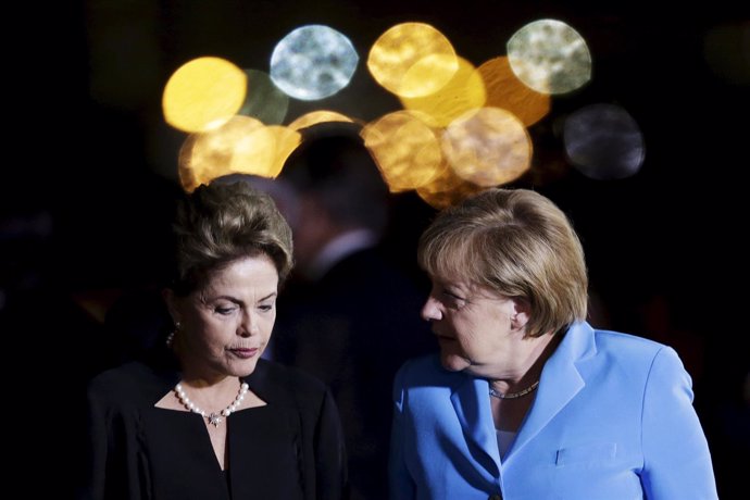 La presidenta de Brasil recibe a Merkel en Brasilia