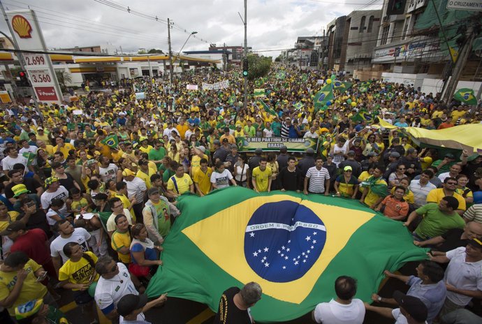 Manifestación contra Dilma Rousseff y el PT en Manaos