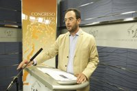 PSOE ve "inaceptable" que Alonso "amenace" a CCAA por devolver sanidad a 'sin papeles' y pide explicaciones en Congreso