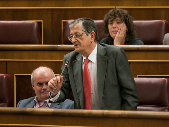 Rafael Calduch en el hemiciclo.