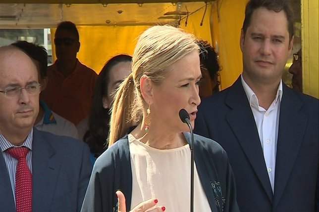 Cifuentes promete atención primaria a inmigrantes