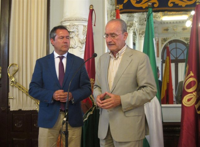 Juan Espadas y De la Torre en Ayuntamiento Málaga eje Málaga-Sevilla