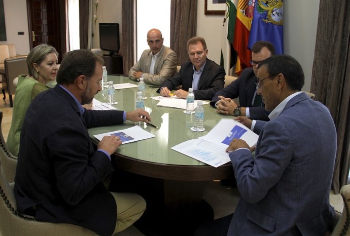 Reunión de Ignacio Caraballo con el presidente de la FOE. 