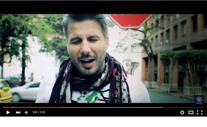 Miguel Garo en mauna imagen del videoclip de 'Quiero volar, quiero sentir'