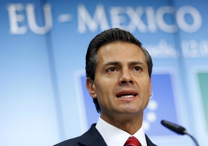 Mexico's President Pena Nieto addresses a news conference during an EU-Mexico su