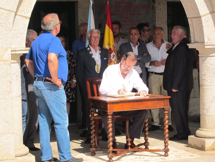 El presidente del Gobierno, Mariano Rajoy, visita Portomarín (Lugo)