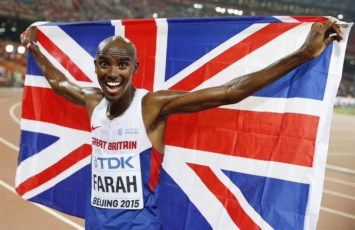 Mo Farah celebra su título mundial de 10.000 en Pekín