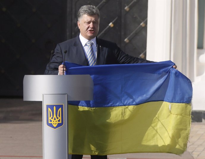 Poroshenko el día de la bandera del estado, previo a la independencia de Kiev