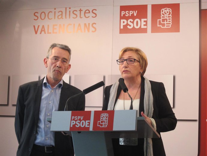 Ana Barceló, en imagen de archivo junto a Antonio Torres