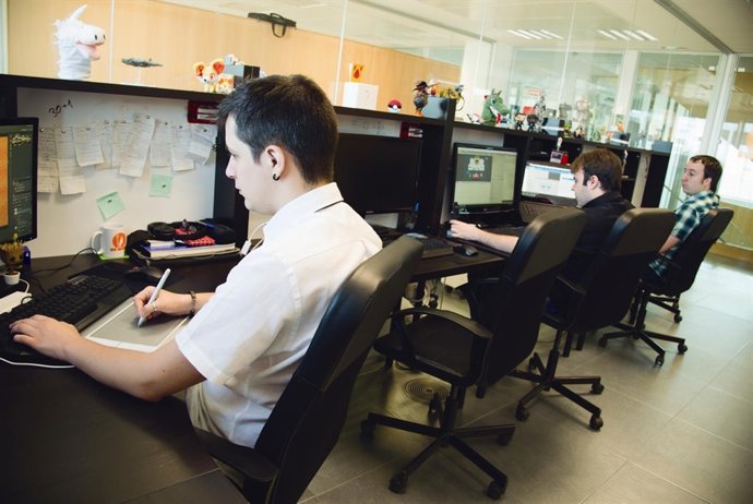 El equipo de No Wand Studios trabajando en el CEIM