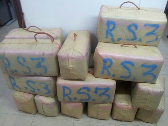 Fardos de hachís intervenidos por la Guardia Civil