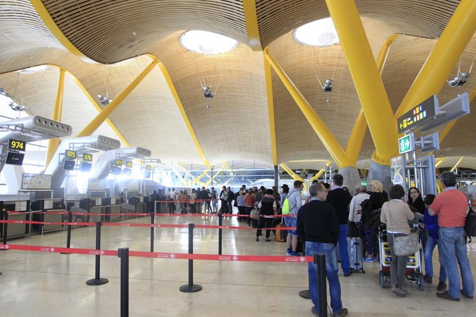 Aeropuerto de Barajas, turismo, turistas, viajeros, viajes, avión, AENA.