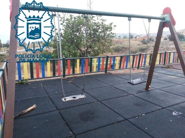 Parque infantil quemado actos vandálicos en Málaga