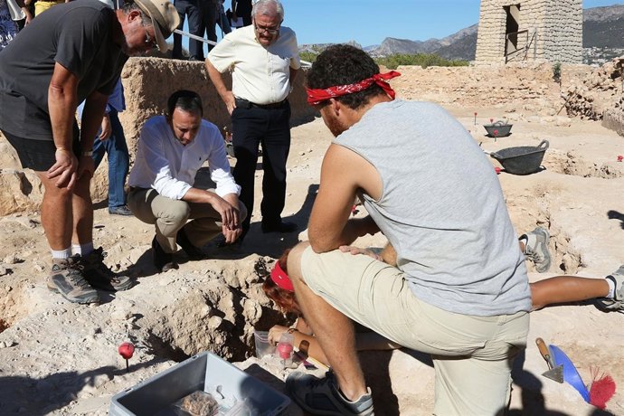 Excavaciones en la Pobla Medieval de Ifach