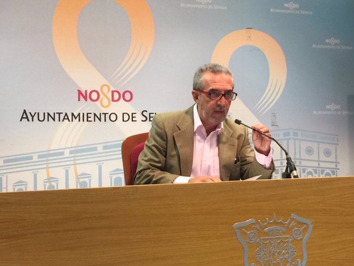 El responsable de Bienestar Social y Empleo de Sevilla, Juan Manuel Flores