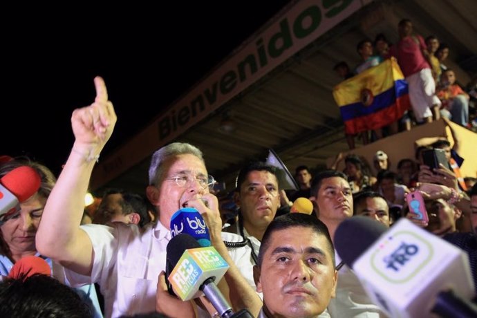 El expresidente de Colombia Álvaro Uribe en la frontera con Venezuela
