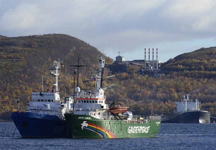 El 'Arctic Sunrise', de Greenpeace, interceptado por Rusia en 2013