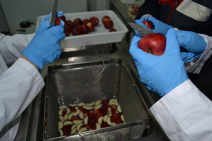 Nectarina extratemprana durante el procesado mínimo para su consumo ya cortada
