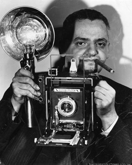 Una imagen de la muestra sobre el maestro del fotoperiodismo Weegee