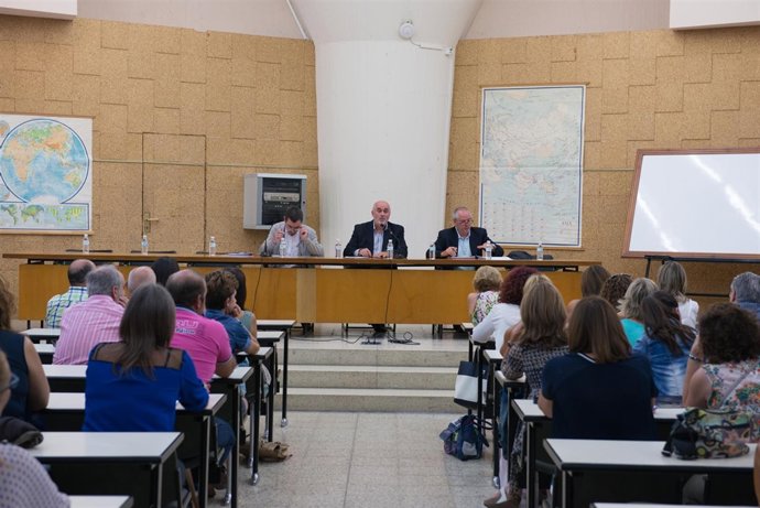 El consejero Mendonza en la reunión de este martes.