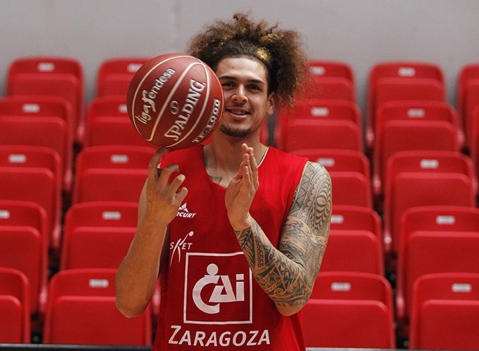 Isaac Fotu con el CAI Zaragoza