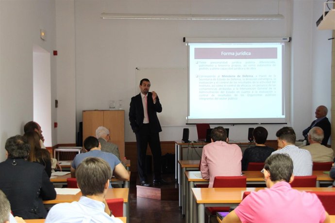 Alumnos de la ponencia de Carlos Tamarit, del Instituto de Técnica Aeroespacial