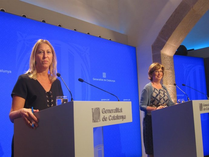 La vicepta.N.Munté y la consellera I.Rigau tras el consell executiu