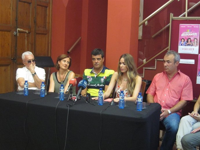 El equipo de 'El clan de las divorciadas' en la rueda de prensa de presentación