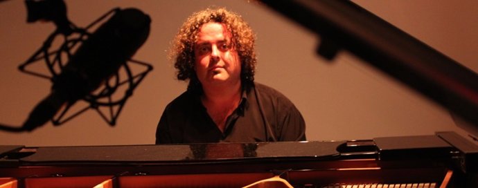 Miguel Pérez vuelve al estudio de grabación.