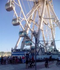 Turismo.- La noria del puerto realiza las primeras pruebas con público