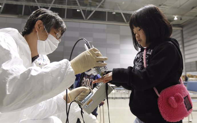 Medición de radiación en Fukushima tras el terremoto en Japón