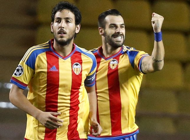 Negredo celebra el gol en Mónaco que da el pase al Valencia