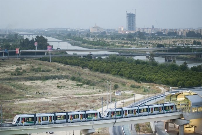 El metro en el tramo del Aljarafe.