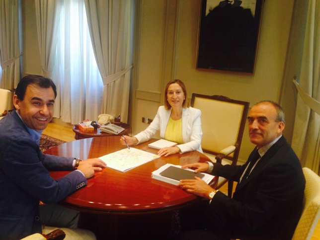 Fernández Maíllo (izda) durante la reunión con la ministra. 