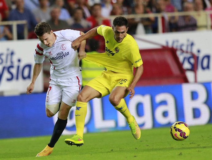Gameiro y Victor Ruiz en el Villarreal - Sevilla