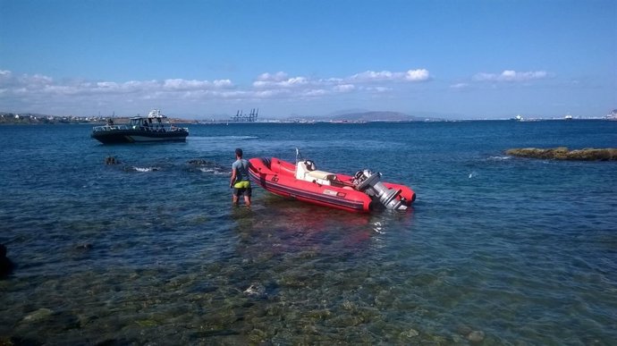 Embarcación recuperada por la Guardia Civil