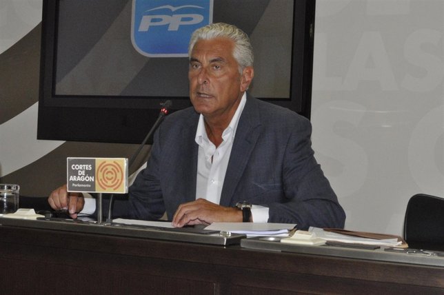 El portavoz del PP en la Comisión de Hacienda de las Cortes, Antonio Suárez.