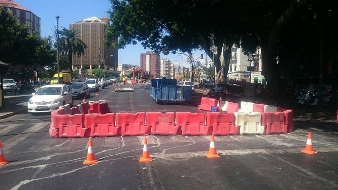 Obras por servicios afectados por el metro en Alameda Principal