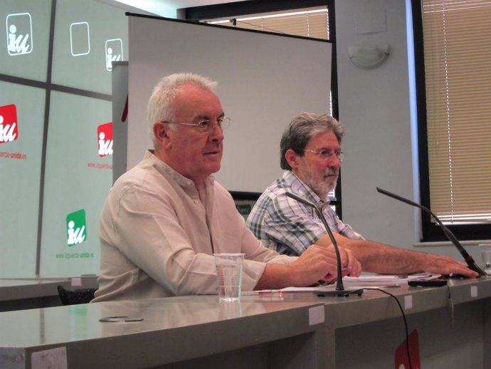 Cayo Lara y Adolfo Barrena en la sede de IU