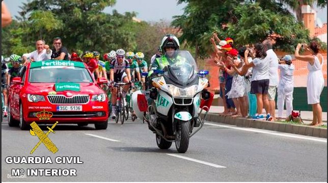 Agente de la Guardia Civil en la Vuelta Ciclista a España