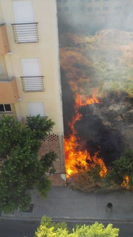Fuego en un barrio de Lucena